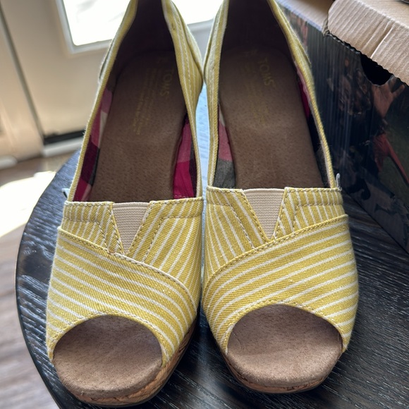TOMS  peep toe wedges - Picture 5 of 7